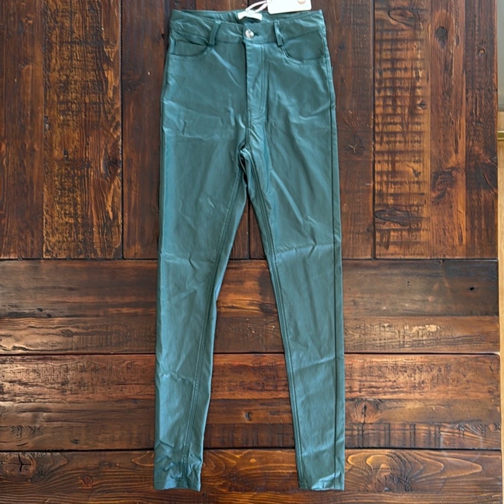 GB Gianni Bini juniors size 3 coated skinny jeans in forest green. NWT.